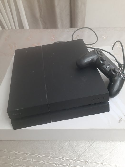 Плейстейшен 4 в отличном состоянии.