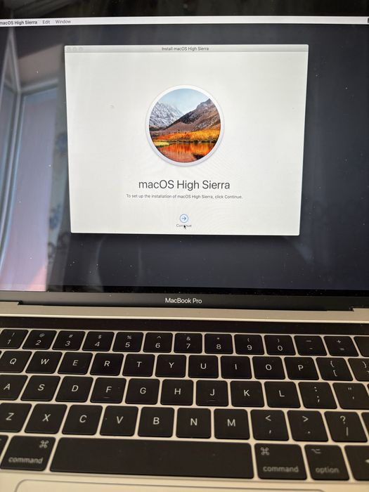 MacBook Pro.   A1706