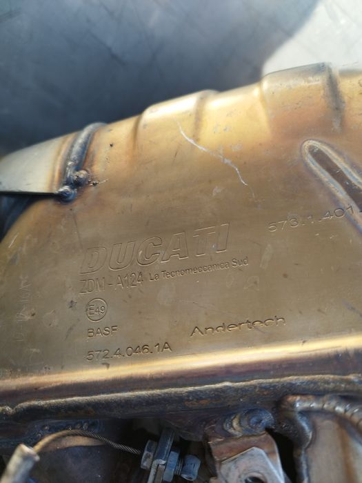 Продавам оригинален ауспух за Ducati 572.4.046.1A