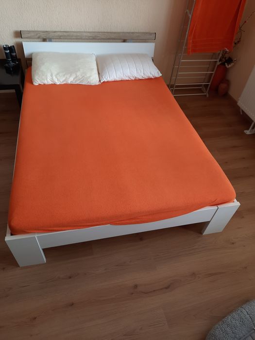Продавам спалня  140/200