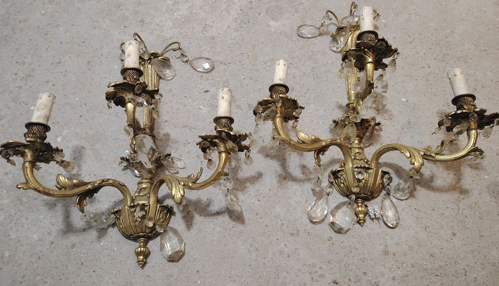 Superb set de aplice de dimensiuni mari din bronz masiv și elemente din cristal in stilul francez Louis,piese cu o lucrătură de o foarte mare finețe