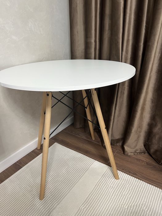 Стол и 3 стулья