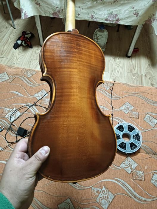 Vând vioara foarte veche