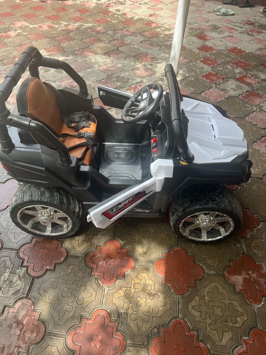 Продаю детскую машину