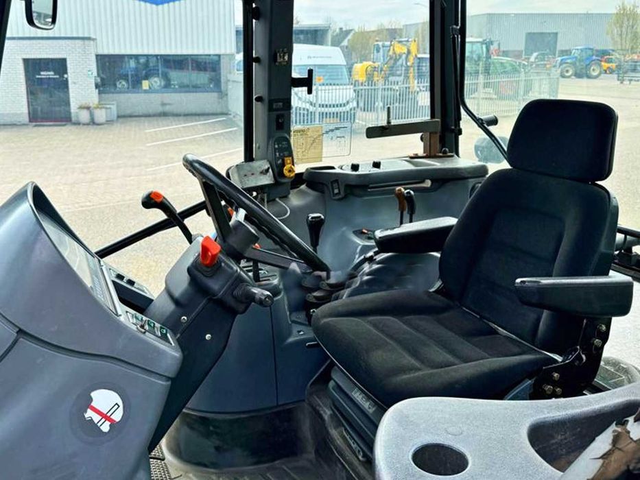 Трактор колесный New Holland TS90 4WD
