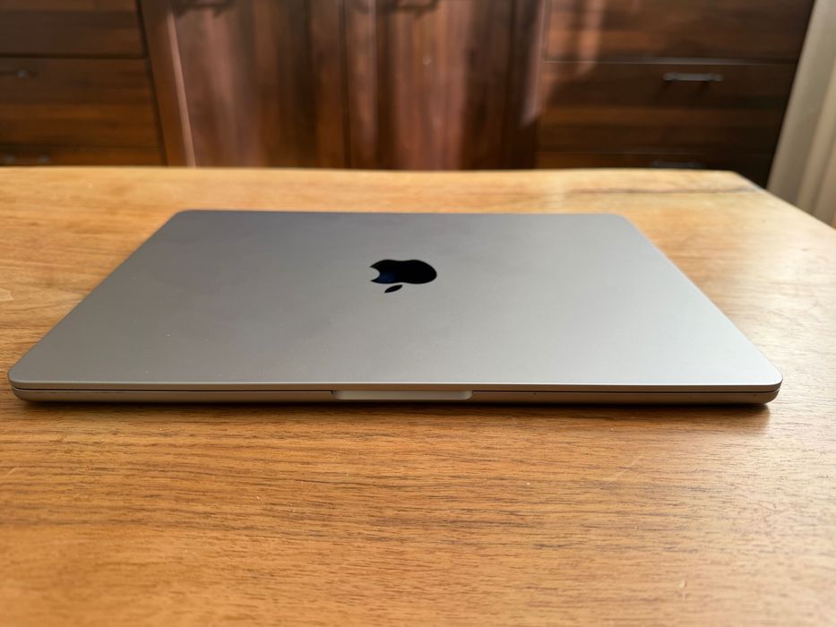 MacBook Air M2 13.6" / 16GB / 512GB – отлично състояние, 88% батерия