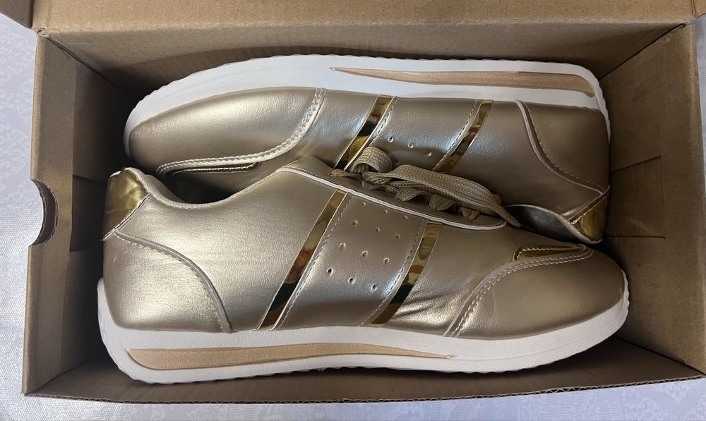 Женская обувь( кровоски)