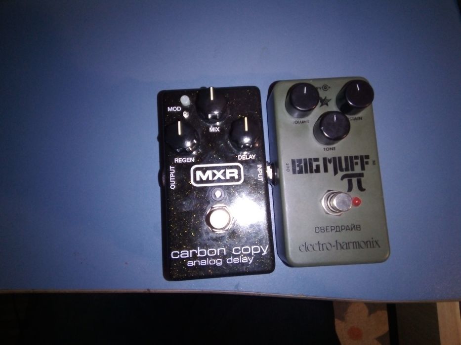 Pedal delay și pedala fuzz