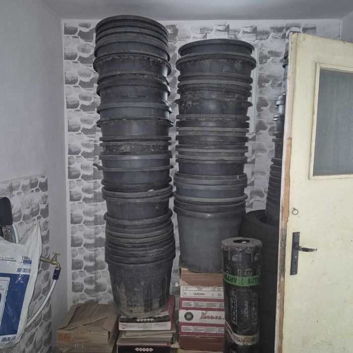 Професионални пластмасови саксии за фиданки и храсти.