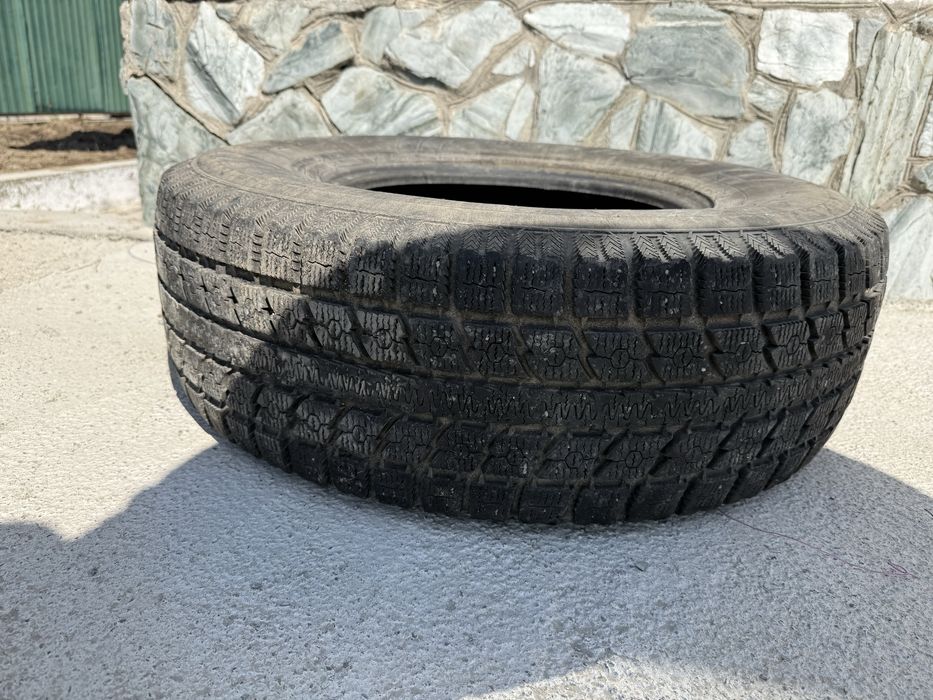 Продам шины зимние тойо