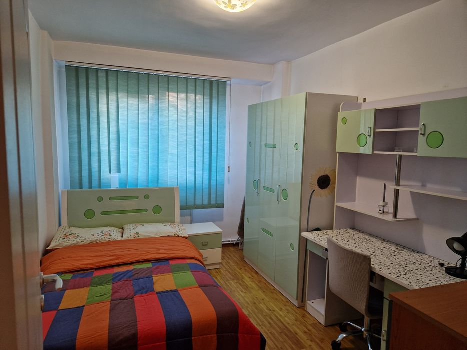 Apartament cu 3 camere de închiriat-Zona 1 Mai