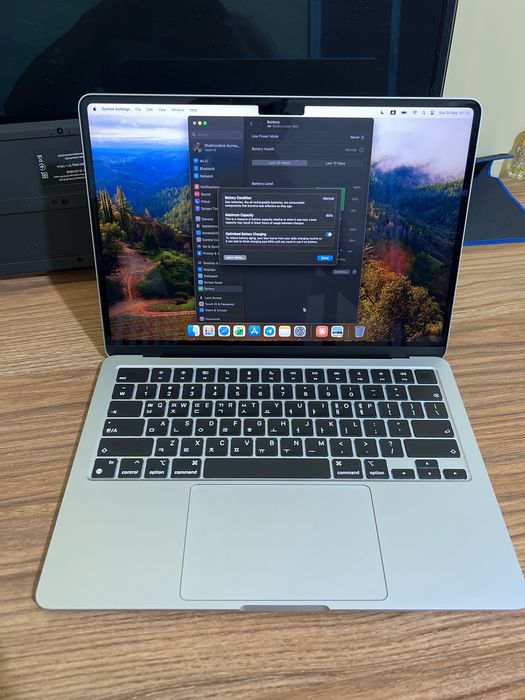 MacBook M2 (8/256GB)