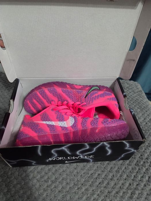 Кроссы найк розовые