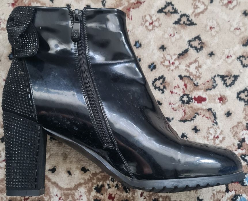 Женские лакированные полусапожки