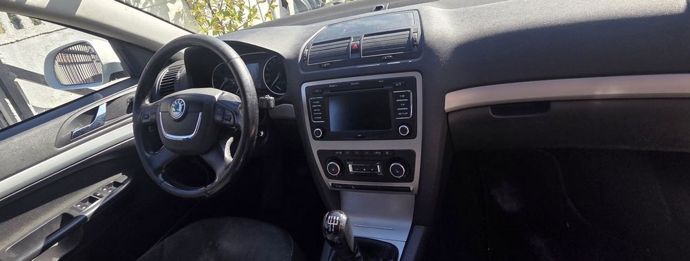 SKODA Octavia 2012 — imagine 4
