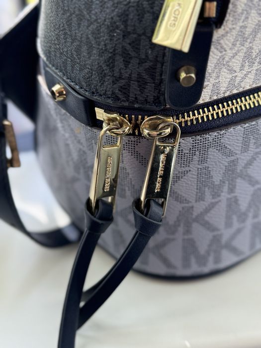 Продам рюкзак Michael kors