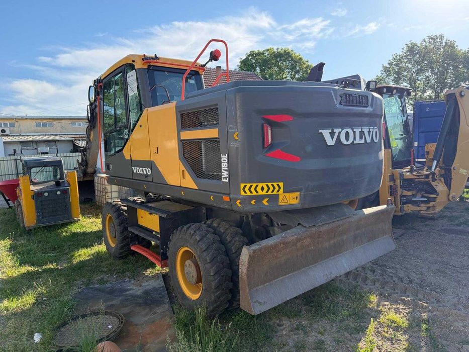 Vând excavator pe roți Volvo EW180E, achiziționat nou prin Ascendum Baumaschinen Austria în 2021. 4400 Ore