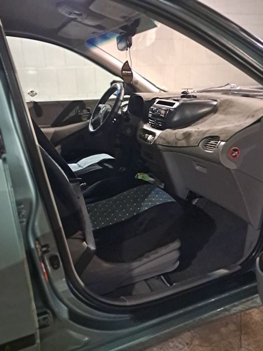 Ниссан Альмеро Тино.