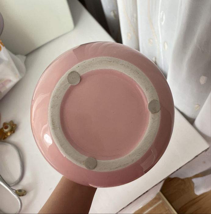 Розовая керамическая ваза