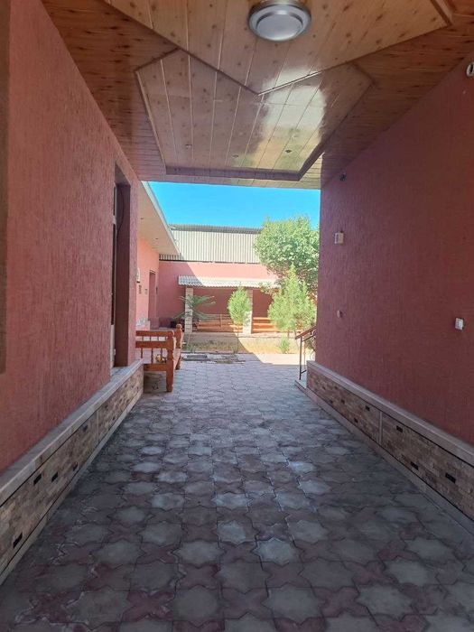 Hovli sotiladi Karmana Lola magazinni yonida