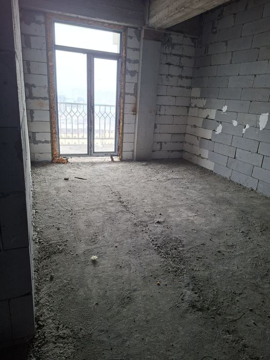 Оху кафеси тогриси уй сотилад 94кв каропка 3 хона