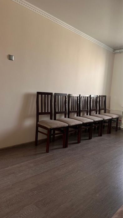 Продам 6 стульев,массивное дерево