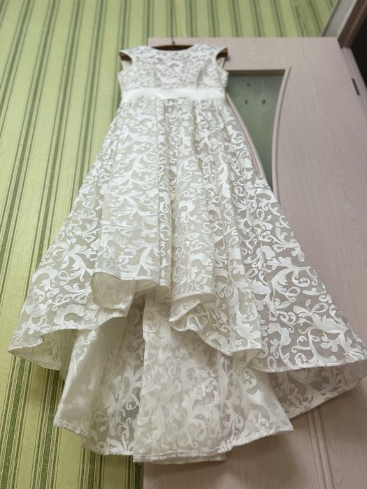 Платье белое красивая