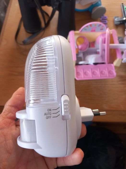 Bec cu led pentru priză