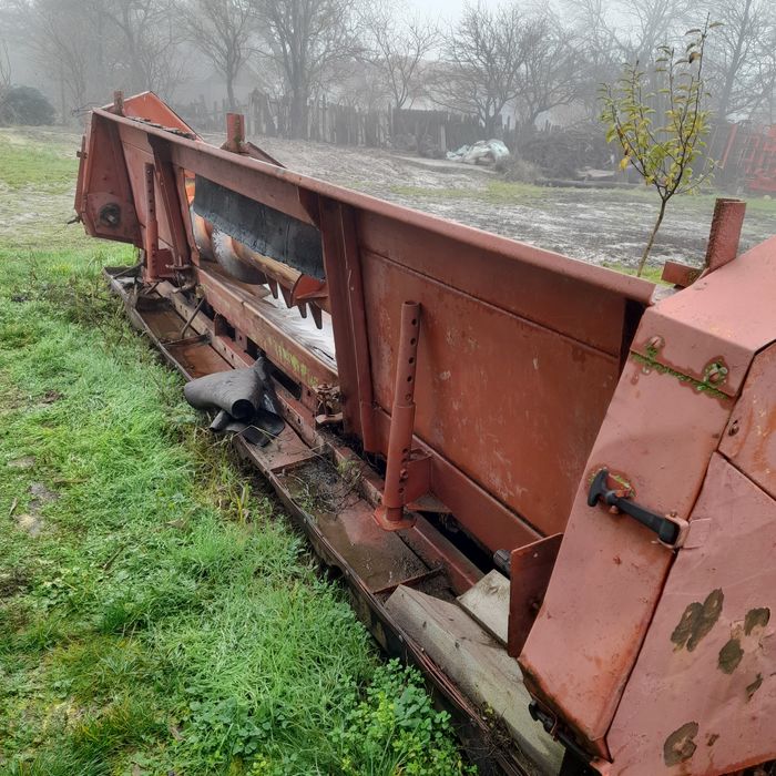 Vând tractor lamborghini r480  și masă porumb 6 rânduri