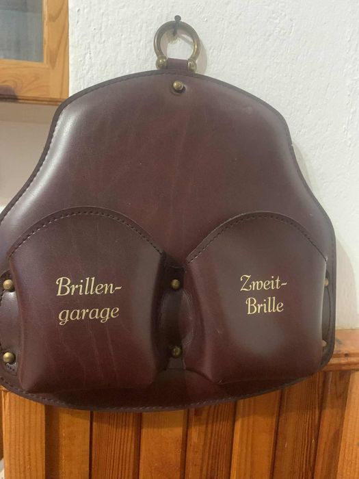 Ретро "гараж" за очила* Стенен калъф за два чифта очила* От кожа