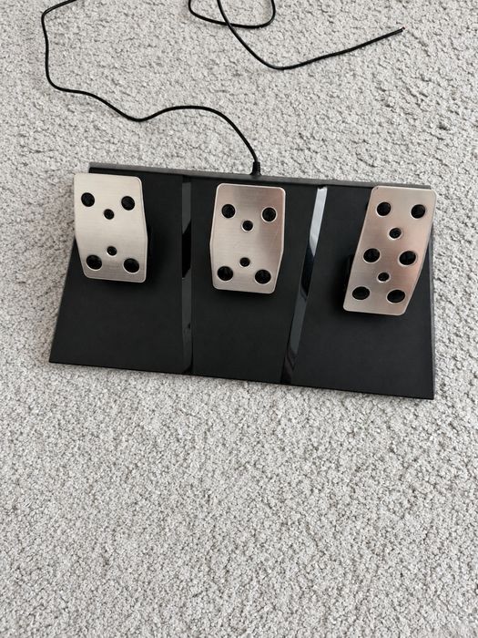 Vând set volan gaming Tracer SimRacer 6in1, ideal pentru pasionații de simulatoare auto și jocuri de curse
