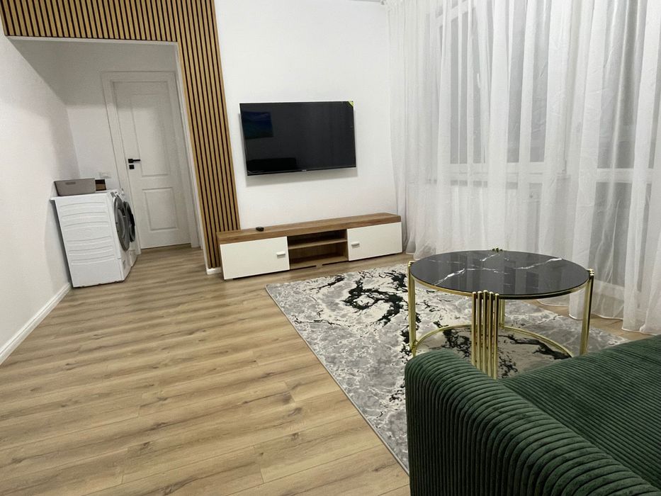 Închiriez apartament cu două camere în centru lângă teatrul Național