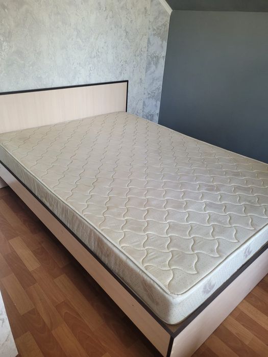 Продам кровать полуторка