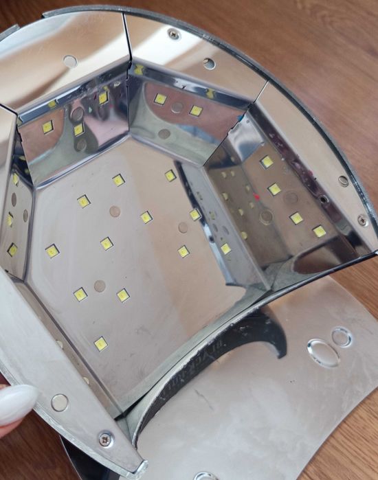 Лампа за маникюр The black bottle