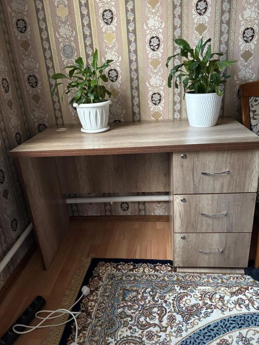 Продам комплект офисной мебели