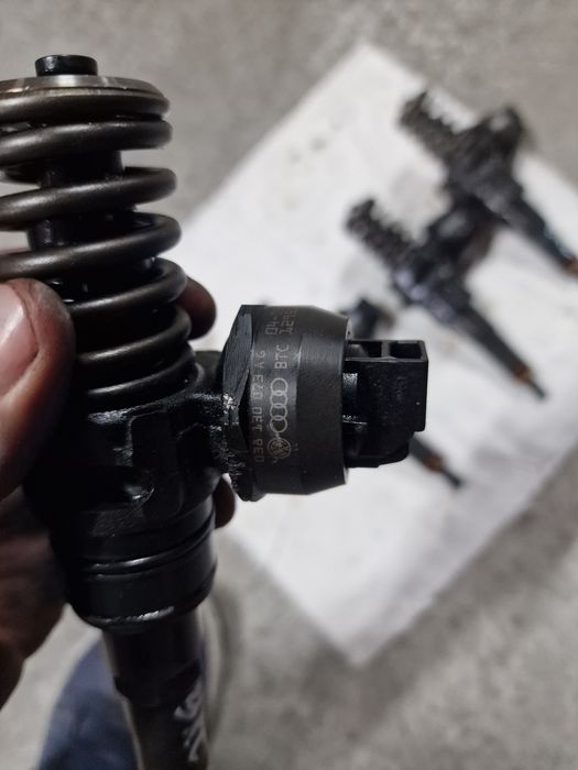 Injector injectoare 1.9 bkc vw golf 5 jetta caddy passat b6 octavia 2