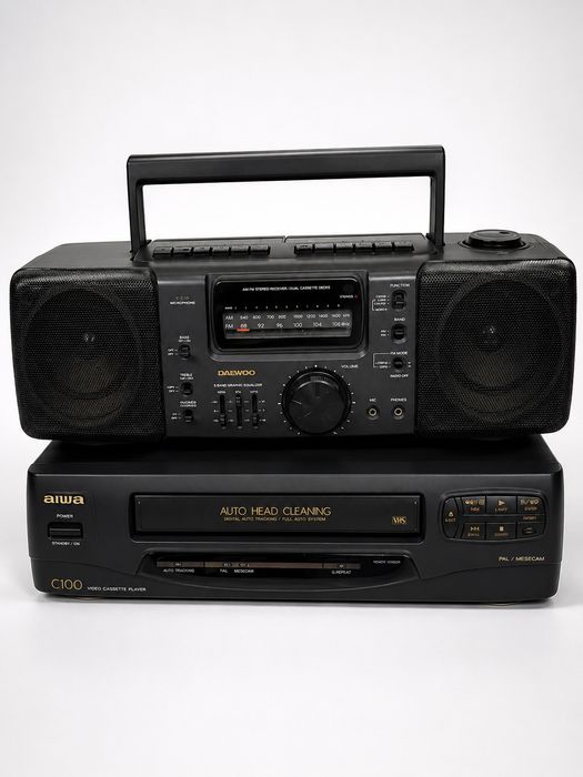AIWA C100 VHS videomagnitofoni va Daewoo BBS magnitofoniВидеомагнитофо