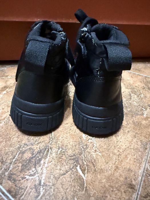 Черни сникърси/ боти Geox