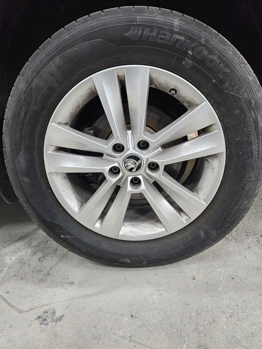 17 цола джанта с гума оригинана за Skoda