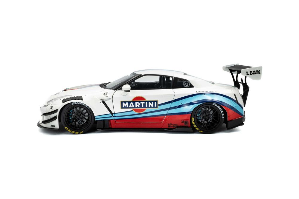 Macheta Nissan GT-R (R35) cu Liberty Walk Body Kit 2.0 1:18 Solido
