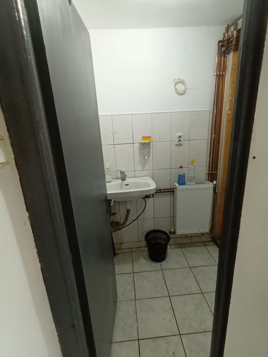 Inchiriez spatiu comercial