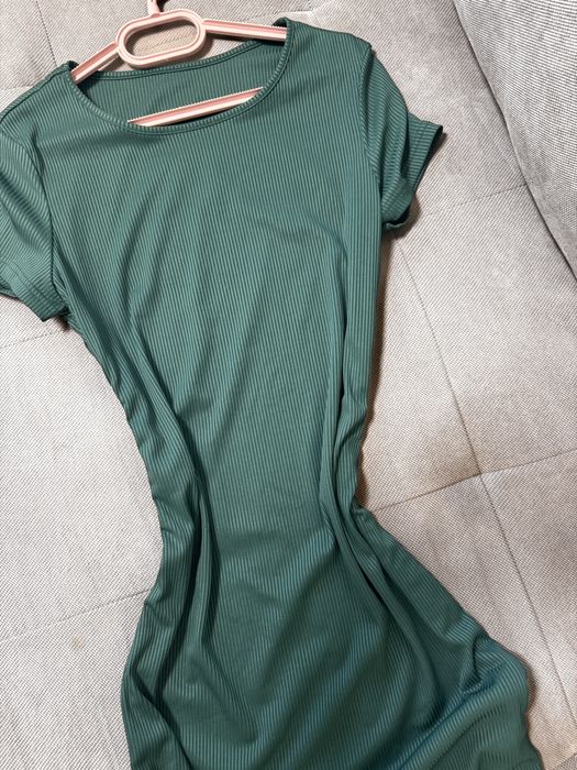 Дамска рокля с къс ръкав