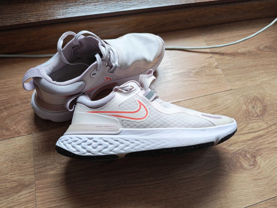 Дамски маратонки Nike