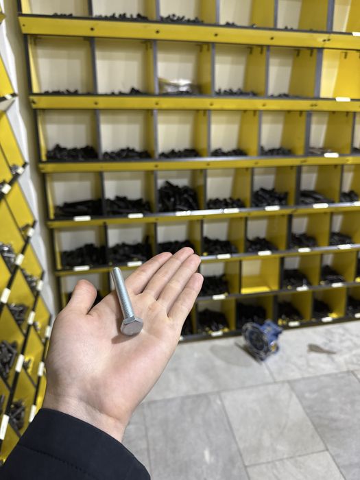 Podshipnik ,salnik,remen,bolt gayka,reduktor,pnevma slinder, instrumet