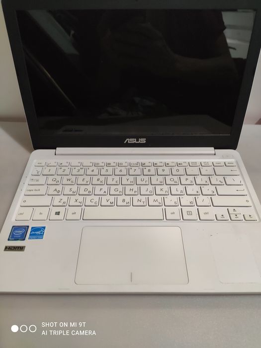 Продам нетбук asus на запчасти