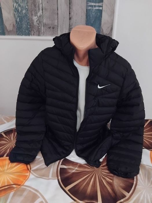 Ieftin!  Geaca băieți Nike.