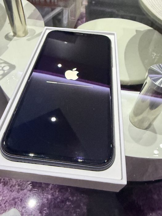 Продавам Iphone 11