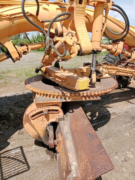 Грейдер ДЗ 98в, в рабочем состоянии.