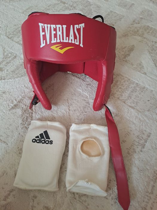 Шлем и перчатки для