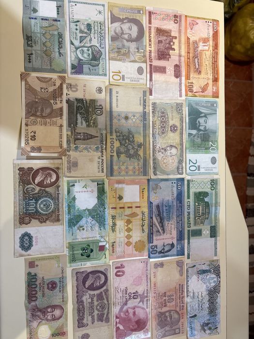 Lot bancnote straine diferite, iesite din circulatie